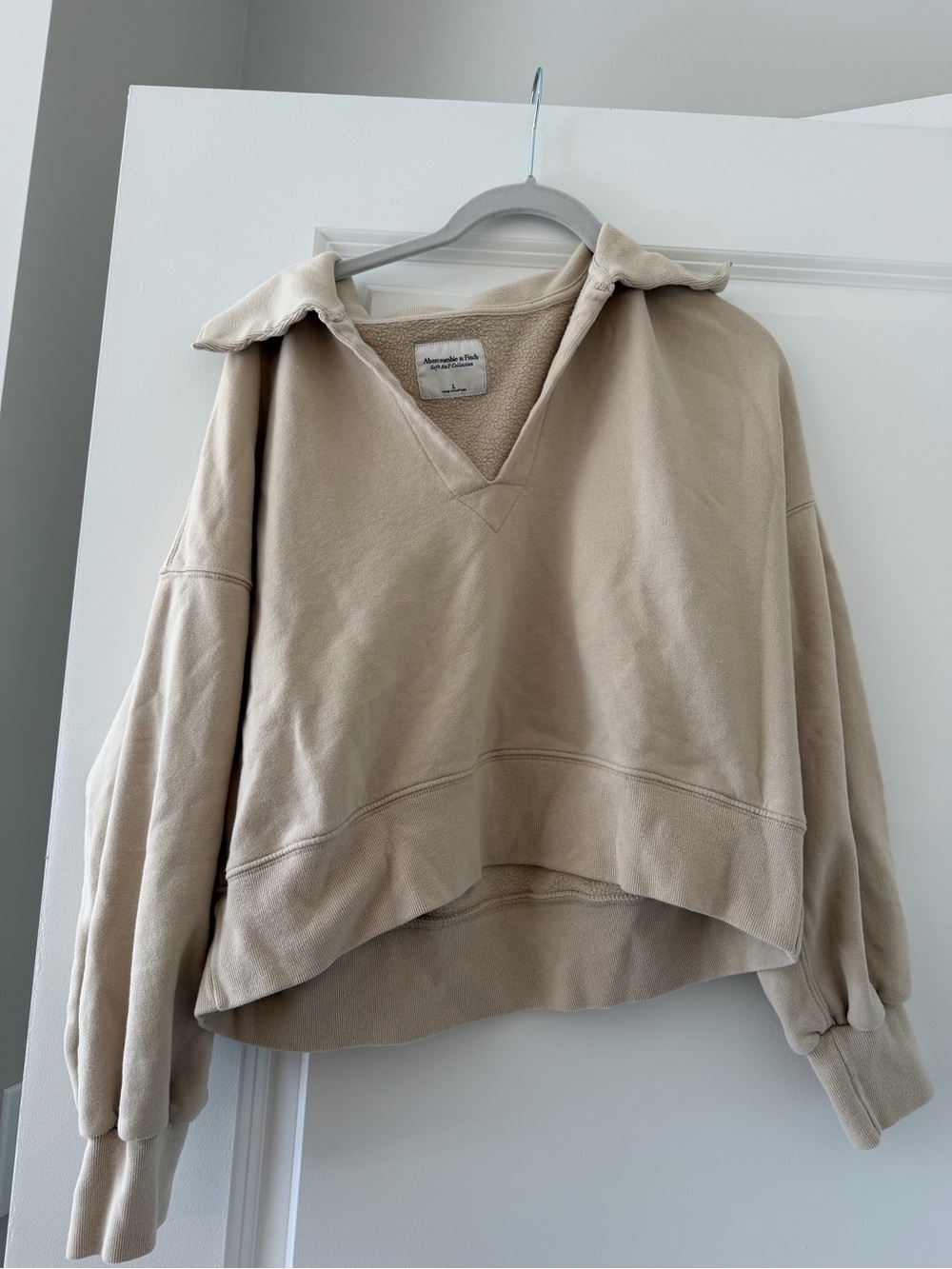 Abercrombie & Fitch Cropped Beige Collared Pullover Sweatshirt